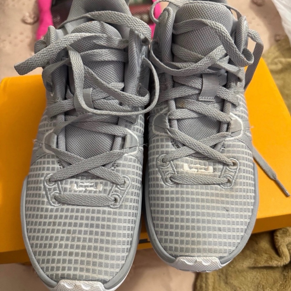 Nike Light Gray Sneakers